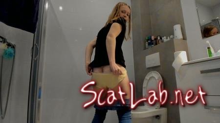 Desperation under the bathroom and poop (LucyBelle) Extreme, Solo [UltraHD 2K] Pooping Jeans