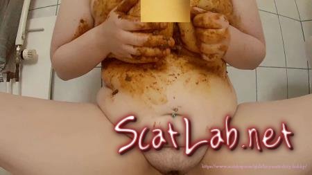 Smearing my warm shit on my body (LucyScat) Extreme Scat, Solo, Boobs [FullHD 1080p] Defecation