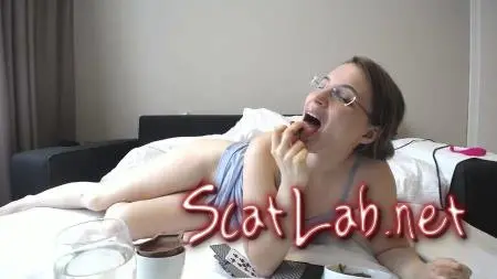 Card game (LittleMissKinky) Solo, Shit [HD 720p] Amateur Scat