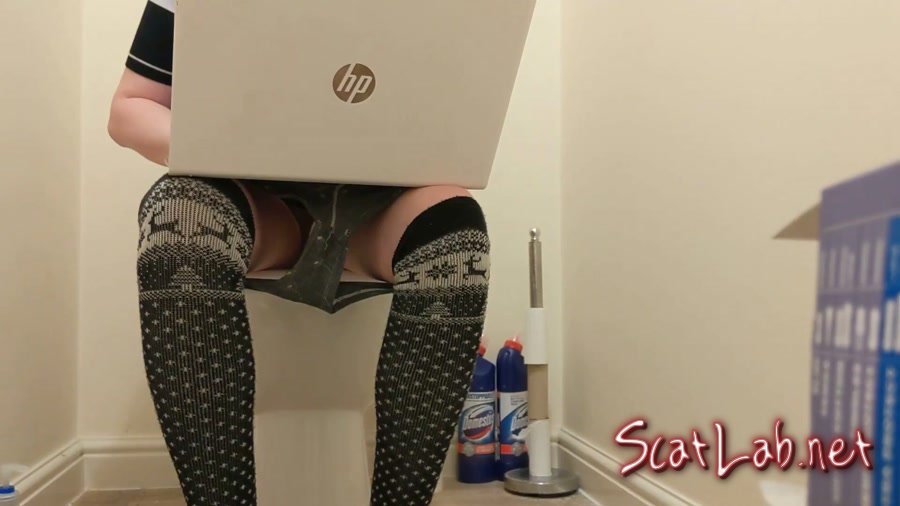 Shitting whilst watching shitting sex porn Videos (PooGirlSofia) Pee, Solo, Scat [FullHD 1080p] Poop Videos