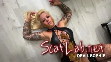 How to make up for me (Devil Sophie (aka SteffiBlond)) Blonde, Milf [UltraHD 4K] Farting