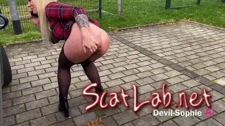 Shitting violently on the phone at the football stadium - whether the groundskeeper has seen (Devil Sophie) Milf, Solo [FullHD 1080p] Outdoor ScatLab.net
