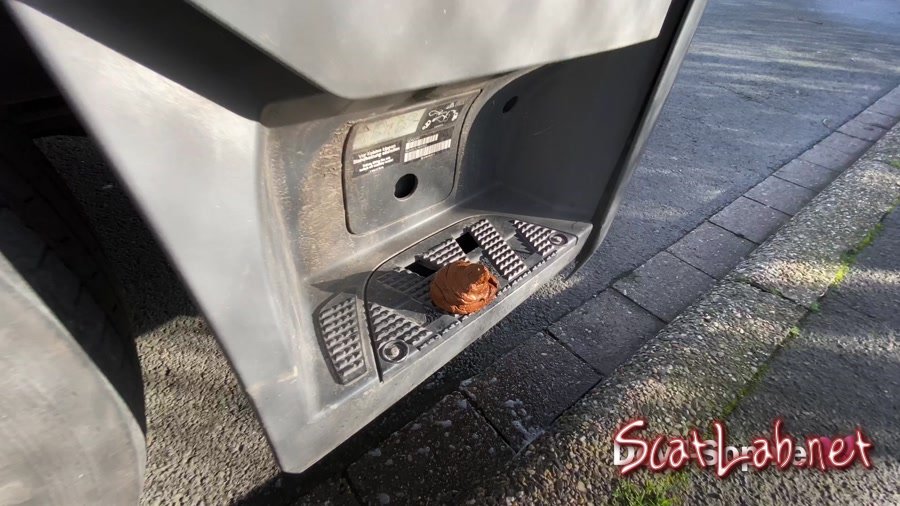 OMG - how does the shit get onto the truck running board (Devil Sophie) Poop, Extreme [UltraHD 4K] Outdoor Scat