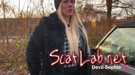 Park shit at McDonalds - the sausage had to get out (Devil Sophie) Milf, Solo [UltraHD 4K] Outdoor Scat