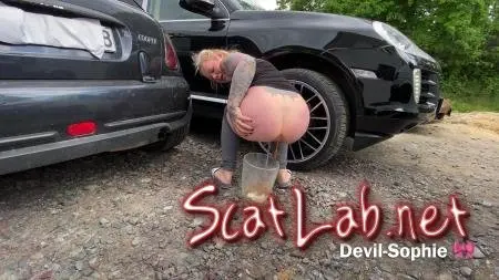 Robert deine Carmen must divorce (Devil Sophie) Smearing, Piss, Efro [UltraHD 4K] Outdoor ScatLab.net