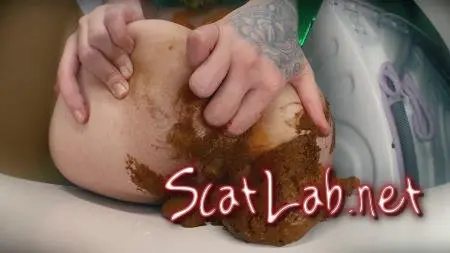 Have you sniffed female poop? (DirtyBetty) Solo, Big Pile [FullHD 1080p] Defecation