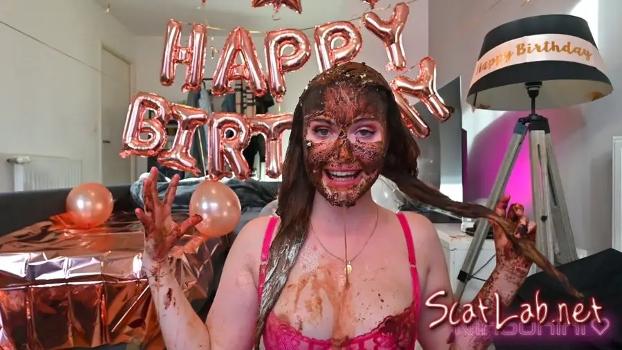 BIRTHDAY CAKE (PUKE): I eat a shitty cupcake! (Ninounini) Scatology, Solo [FullHD 1080p] Defecation
