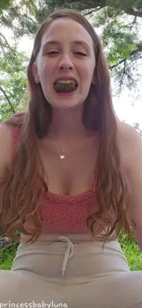 Swallowing For The First Time (PrincessBabyLuna) Solo, Outdoor [UltraHD 2K] Eat Shit ScatLab.net