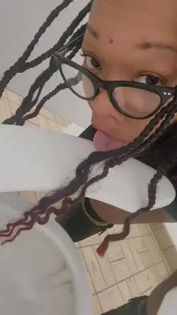 Uni”Ella in public bathrooms (UniQueen21) Poop, Eat [UltraHD 2K] Solo ScatLab.net