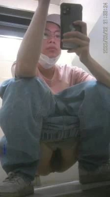 Holds his white panties so as not to piss himself (Spy Cam) Solo, WC, Asian [FullHD 1080p] Public Toilet