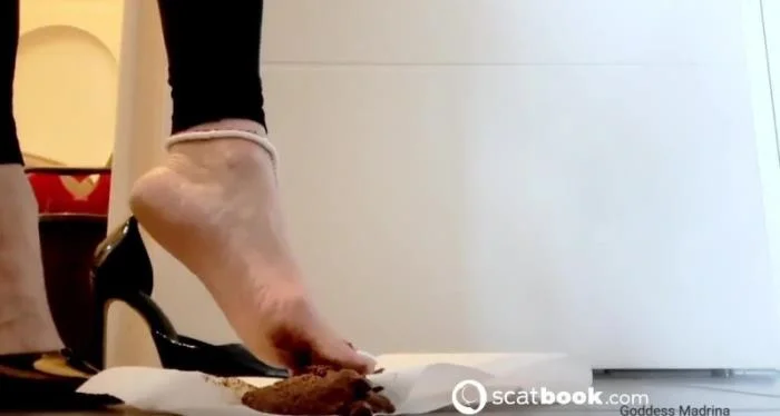 Vidéo de mes pieds remplis de chocolat à l’intérieur de mes talons avec emprise psychologique (Goddess Madrina)  [HD 720p] Scatbook