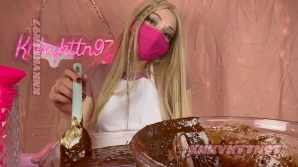 Kinky Bakery (KnkyKttn97) Dildo, Scat [HD 720p] Defecation