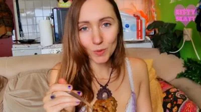 POV Cook And Feed (Kitty Skatt) Solo, Defecation [FullHD 1080p] Scatbook.com