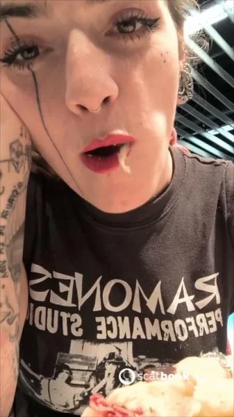 Food Airport (Malafalda) Scat, Spain [SD] Scatbook.com