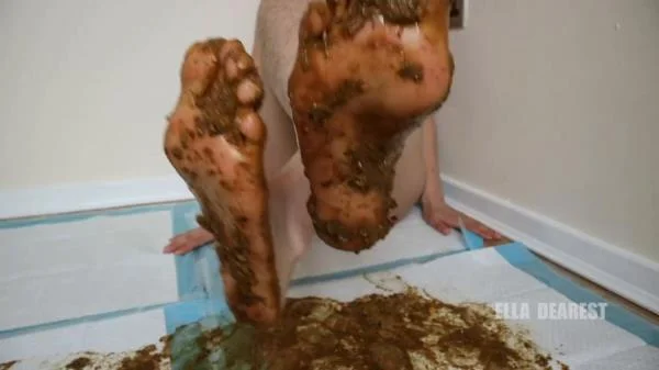 Barefoot Poop Trampling (Ella Dearest aka Efro Ella) Solo, Defecation [HD 720p] Scatbook.com