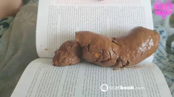 The Book Critic This Book (Kitty Skatt) Solo, Fetish [FullHD 1080p] Scatbook.com