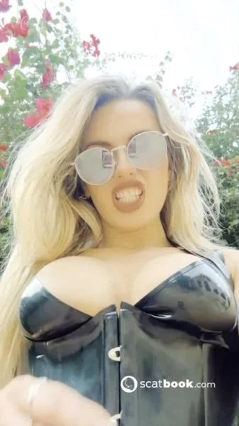 Shitting Secret Reel (Miss Infinity) Solo, Outdoor [SD] Scatbook