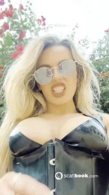 Shitting Secret Reel (Miss Infinity) Solo, Outdoor [SD] Scatbook