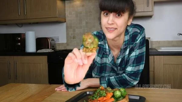 Sunday Dinner (Ella Dearest aka Efro Ella) Solo, Defecation [HD 720p] Scatbook.com