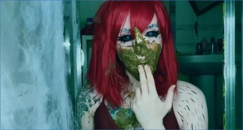 Rhino disguises itself with shit (Dirty Betty)  [UltraHD 4K] Scat-Shop.com – ScatLab poster