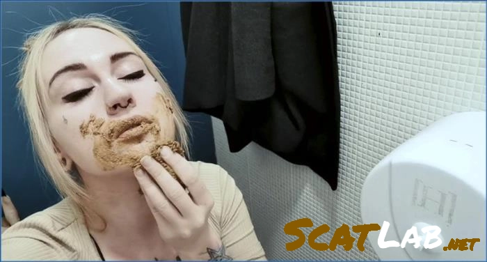 Intense Russian Fetish: SweetBettyParlour's Extreme Public WC Scat Play