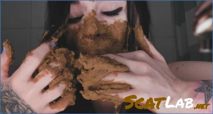 Crazy Baby Play With Her Own Poo Smearing, Pissing – DirtyBetty FullHD 1080p – ScatLab poster