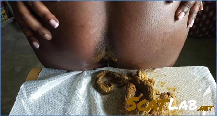 Download Hard Working Day Pissing, Shitting – Ebony Princess Nigeria ScatLab.net