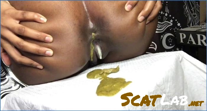 Download Syren.  19-year-old teen who enjoys knowing people watch her poop and pee. I even try to dabble in period play so stay tuned for any videos. Hope you enjoy my videos and message me about any inquiries allowed! Solo, Dildo – Stink Sniffer United States ScatLab.net