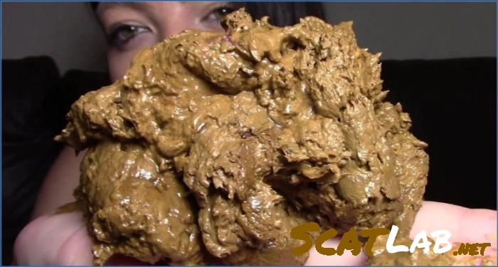 Eva Marie's Intense Scat Worship Session at Scat-Shop