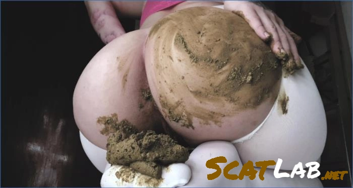 Download Dirty Betty Shits on Pretty Feet, Russian Style, UltraHD 4K ScatLab.net