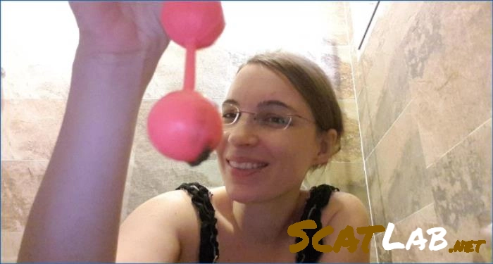 LittleMissKinky's Solo Scat and Pissing Fetish in UltraHD – ScatLab poster