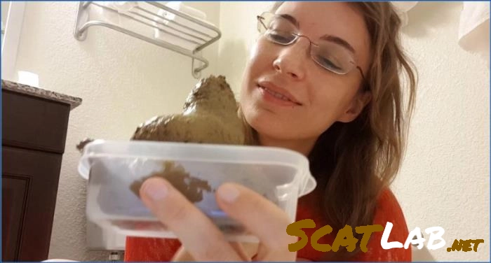 LittleMissKinky Pissing Fun in 4K – ScatLab poster