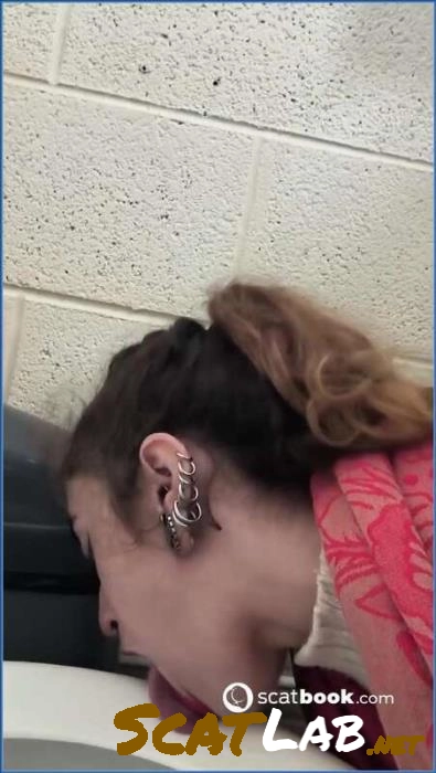 Malafalda Kaviar Toilet Fetish Scene in HD 720p – ScatLab poster