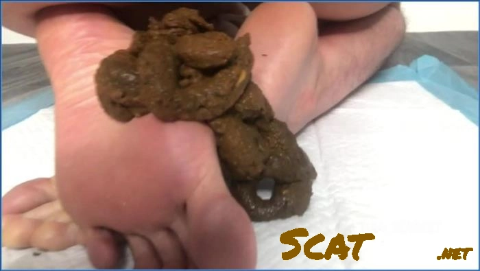 Ella Dearest Foodplay: POOP ON MY FEET Scat in HD 720p – ScatLab poster