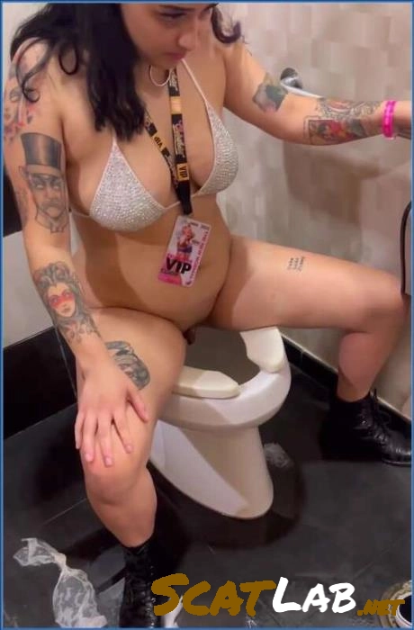 Download Public Bathroom Fun with Indigo Dances and Butt Plug Betty in HD 720p ScatLab.net