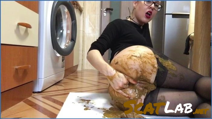 Download Ella Gilbert's Intense Masturbation and Smearing in HD 720p ScatLab.net