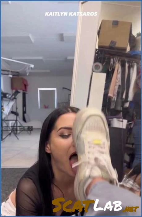 Download Kaitlyn Katsaros Fisting Vid in 4K ScatLab.net