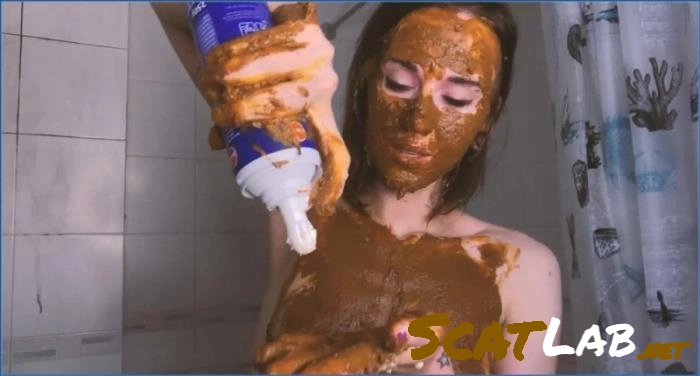 Dirtybetty's FullHD Pissing and Smearing Session