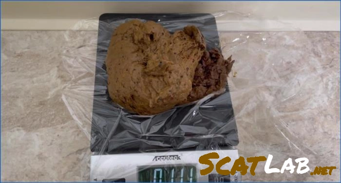 Teasing Chick Drops a Heavyweight Dump in 4K