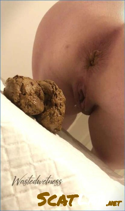 UltraHD 4K Scat and Pee Fetish - Sitting and Shitting