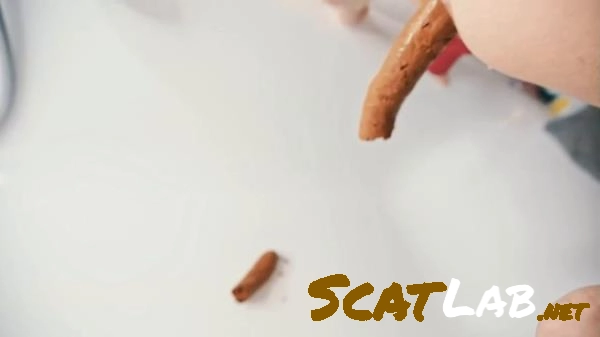 Filthygrid.com - Piss'n Poo In Bathtube [HD 720p] 6.82 MB – ScatLab poster