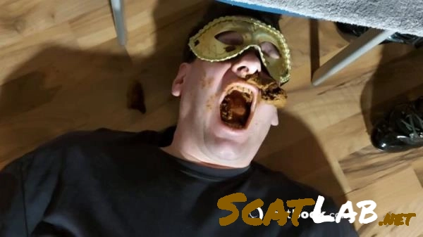 Scatbook.com - Scheißefresser Nr 3 wird richtig mit Scat abgefullt [HD 720p] 165 MB – ScatLab poster