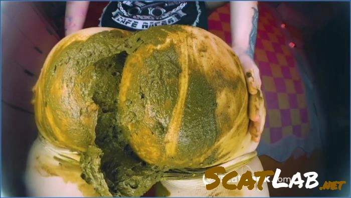 This warm pillow will cover your face! - Anal, Kaviar (FullHD 1080p / 156.81 MB) – ScatLab poster