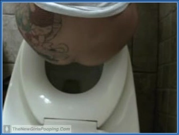 Amateur Bathroom Clip – Kylie Thread Pooping - Pooping (SiteRip / 115.17 MB) – ScatLab poster