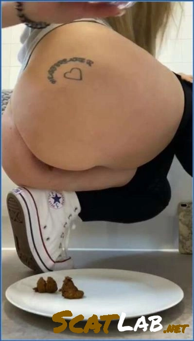 A light snack for my fans - Pissing, Kaviar (SiteRip / 91.43 MB) – ScatLab poster