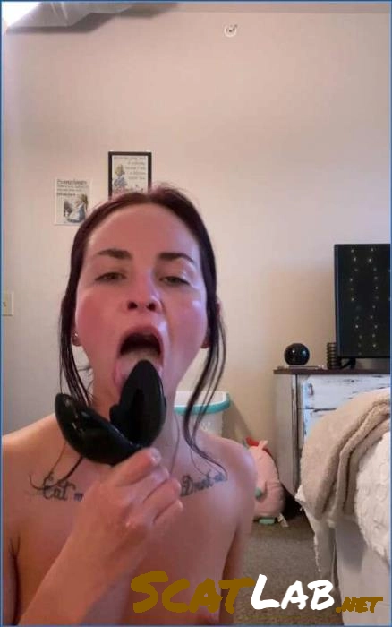 LilbuttLex scats all over in FullHD - related scat video at ScatLab