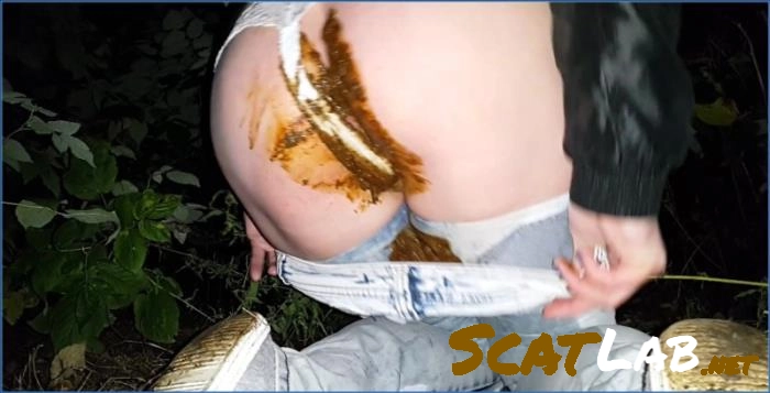 Quick Shit In Jeans At Night Pooland Prolapse Video Featuring Anna Coprofield – ScatLab poster