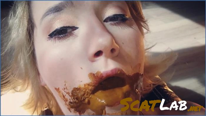 Watch Elecebra’s Dirty Smearing and Peeing in Brilliant Story Russia – ScatLab poster