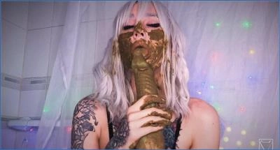 Kaviar Mega Shit and Masturbation with Scat Star Betty - scat porn video at ScatLab.net