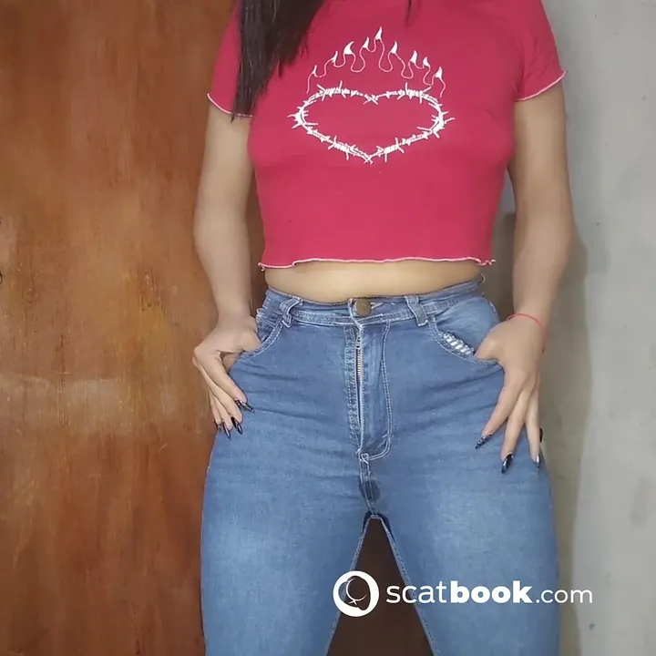 Flornatiii Drops a Cheeky Soft Load in a Bright Solo Scat Run - scat porn video at ScatLab.net